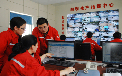 胜利油田利用信息化技术，推动油气生产安全平稳高效运行。