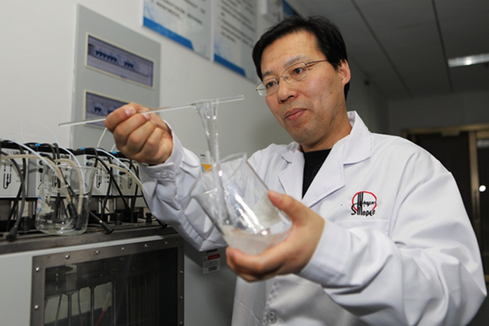 胜利油田加大科研攻关力度，油田采收率不断实现新突破。