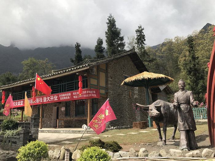 村民腾出自家多余的房间招待游客（央广网发 李玉生摄）