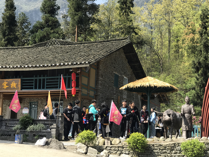 游客涌至天池桃源（央广网发 李玉生摄）