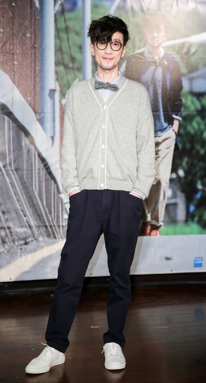 ▲2014年11月，周传雄出席新专辑《时不知归》发布会，因患胃病导致身材消瘦。图/IC PHOTO