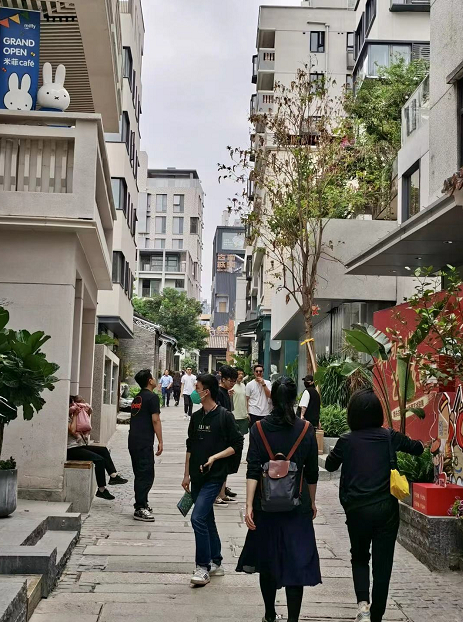 　　南头古城成为许多人休闲的好去处。人民日报记者 程龙摄