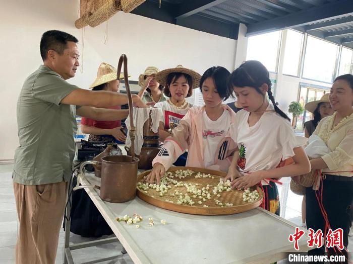 茉莉学堂挖掘普及茉莉花文化。　受访者供图