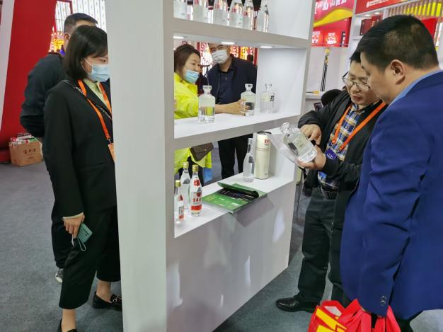 ▲2021年春糖宝丰酒业展出的“怼酒”