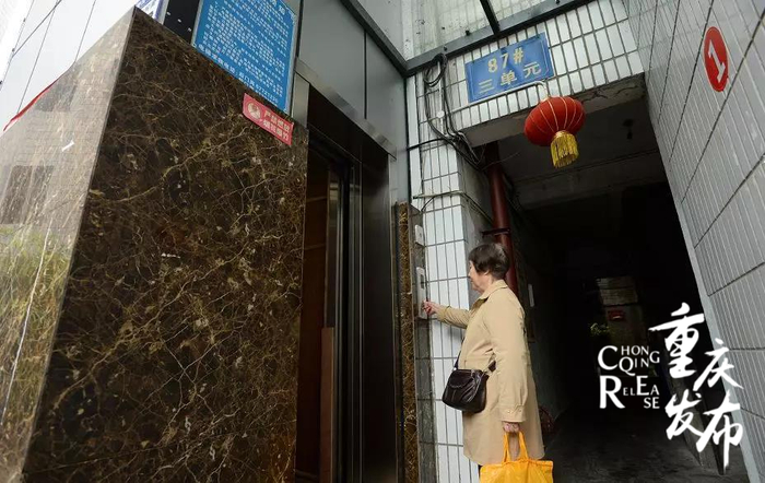 老旧小区加装电梯后，居民们上下楼更方便（资料图） 邹乐 摄
