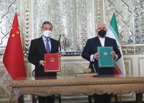 图说：王毅同伊朗外长扎里夫举行会谈。 来源：外交部网站