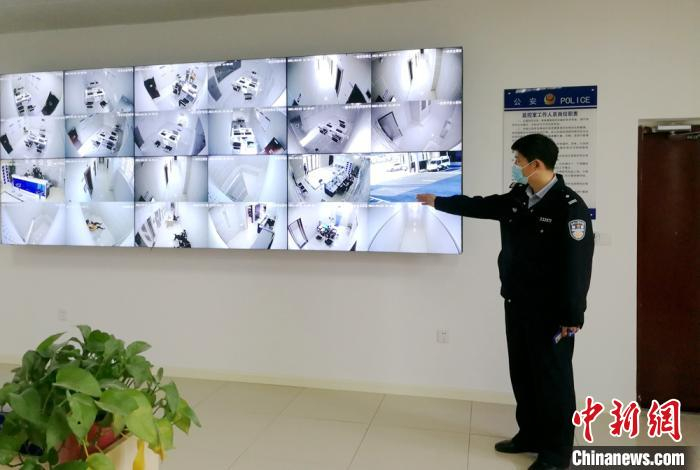 办案中心实现进行全方位、无死角、不间断跟踪监控。　朱志庚 摄
