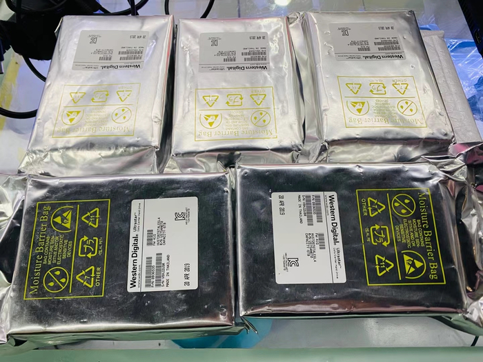 林枫手中的西部数据6T企业级硬盘 采访对象供图