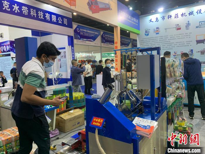 第5届中国义乌五金电器博览会现场。　黄慧 摄
