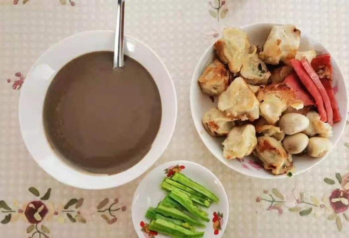 江秋莲难得有精力在家做的一顿早饭，她写道：“做多了，做了我和歌儿两个人的量。” 江秋莲供图