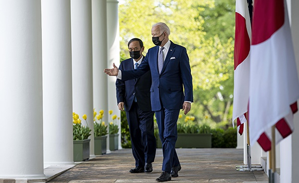 当地时间2021年4月16日，美国华盛顿特区，日本首相菅义伟访问美国，并与美国总统拜登举行联合记者会。人民视觉&nbsp; 图