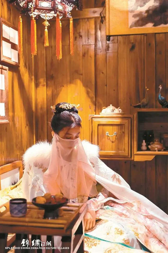 图为沉浸式剧场剧照。受访者供图