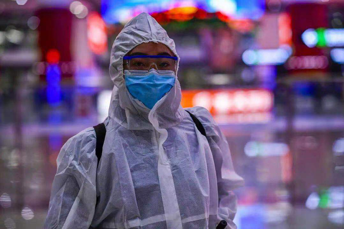 重庆西站 龙湖智慧服务工作人员（央广网发 重庆龙湖供图）