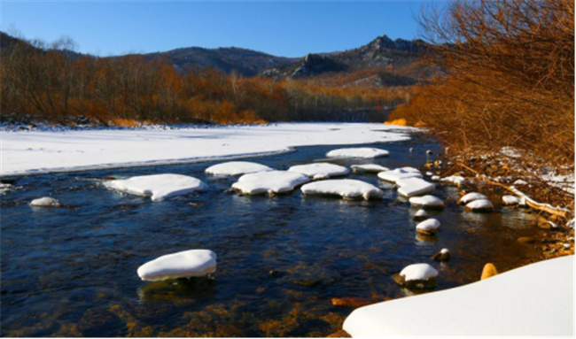 冰川峡谷景观。依兰县委宣传部 供图