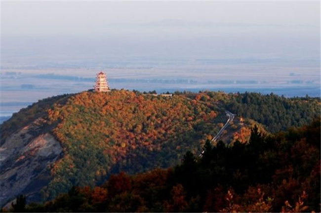 东山公园远景。依兰县委宣传部 供图