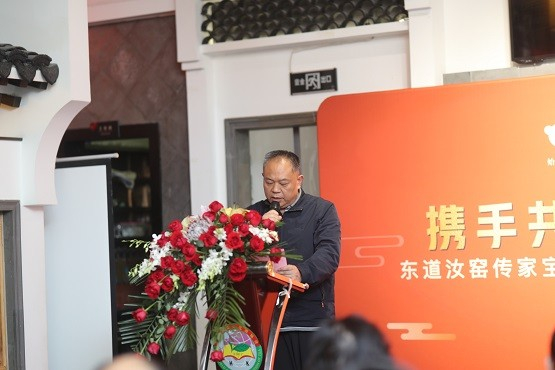 河南省茶叶协会秘书长李书中先生为品鉴会发表祝贺词