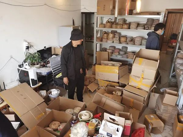 警方捣毁制售假窝点。警方供图（下同）