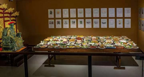 用岫岩玉雕刻的满汉全席 供图：雨桐玉文化博物馆