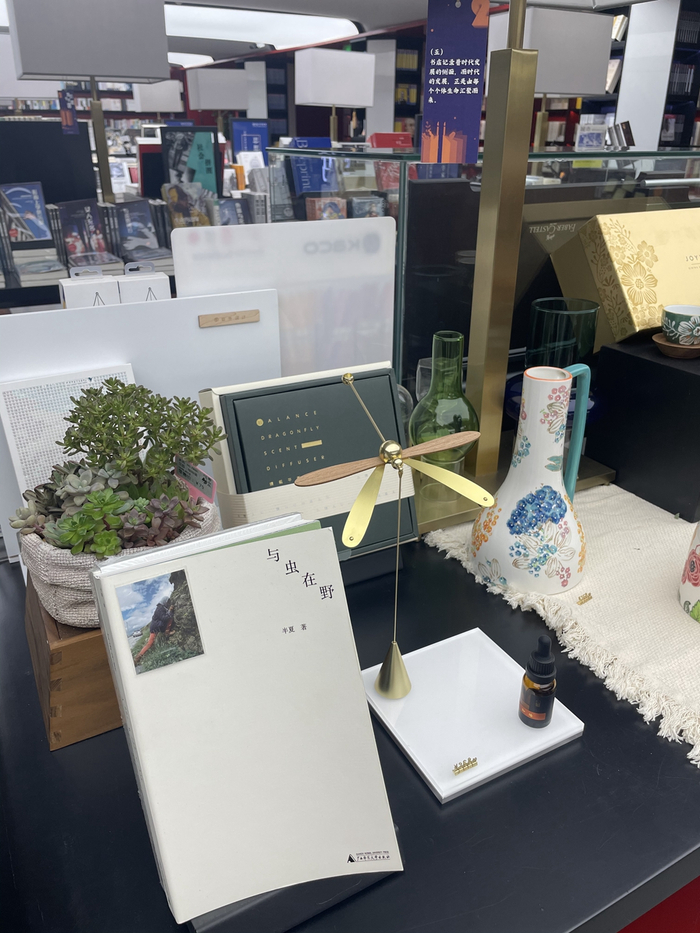 建投书局，摆放设置颇为用心