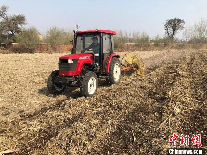 春耕整地，使用秸秆归行机作业。长春市农业农村局供图
