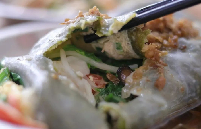 ▲ 潮州肠粉的馅料十分丰富。上图摄影/徐大诗；下图摄影/Hui生活，图/图虫·创意