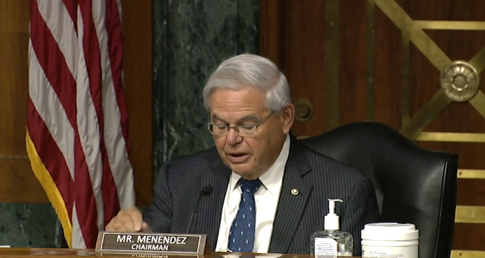 美国参议院外交委员会主席、法案推出人，新泽西州民主党参议员罗伯特·梅嫩德兹 视频截图