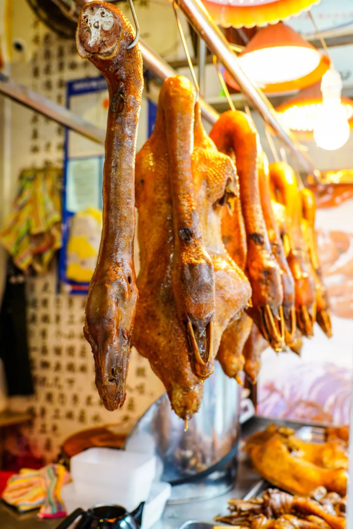 ▲ 肥美多汁的卤鹅。摄影/见书