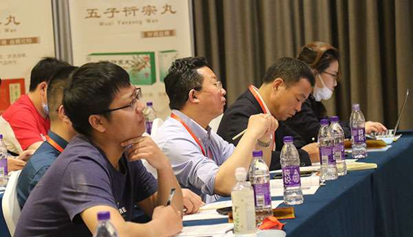 关于北京中医医院张炳厚团队精英擅长号贩子挂号电话_挂号无需排队，直接找我们的信息