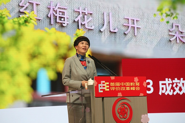 全国人大代表、重庆谢家湾小学校长刘希娅分享对话评价的智慧（央广网发 谢家湾小学供图）