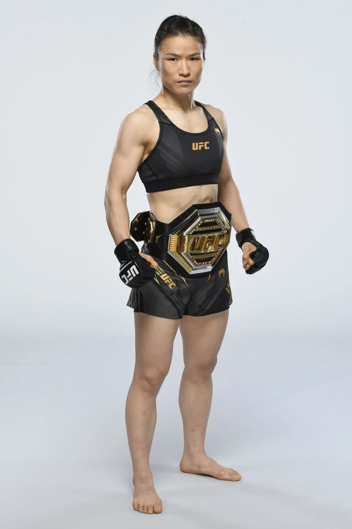 张伟丽首回合惨遭KO,无缘卫冕|UFC|罗斯|格斗|安德拉德|比赛_新浪新闻