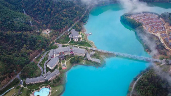 （黄山太平湖阿尔卡迪亚阳光酒店实拍，荣盛康旅供图，央广网发）