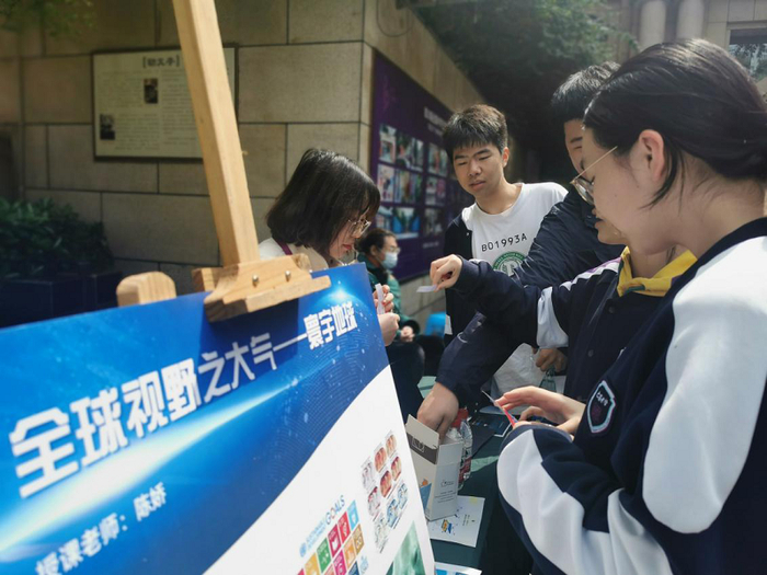 巴蜀中学校课程博览会现场（央广网发 重庆市巴蜀中学校供图）