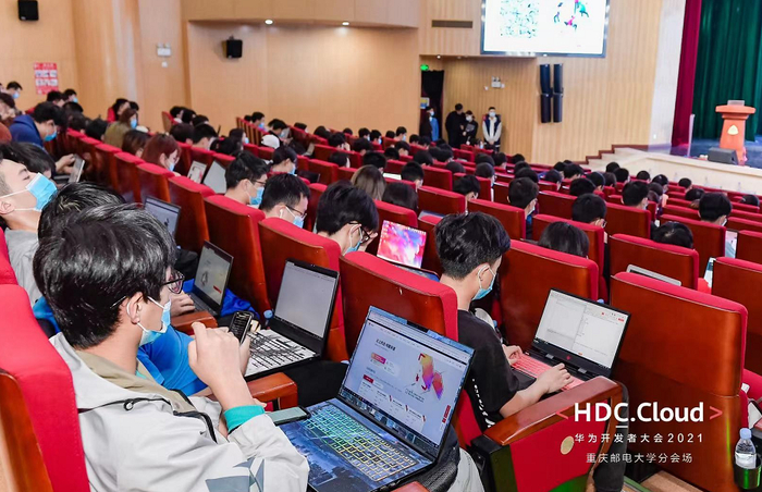 学生现场实操演练 主办方供图