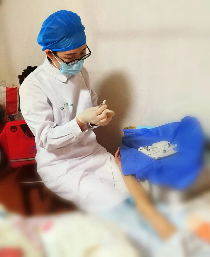 静疗专科护士、赵亚莉护士长上门服务