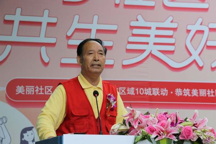 （天津假日风景业主代表杜占金发言，天津万科供图，央广网发）