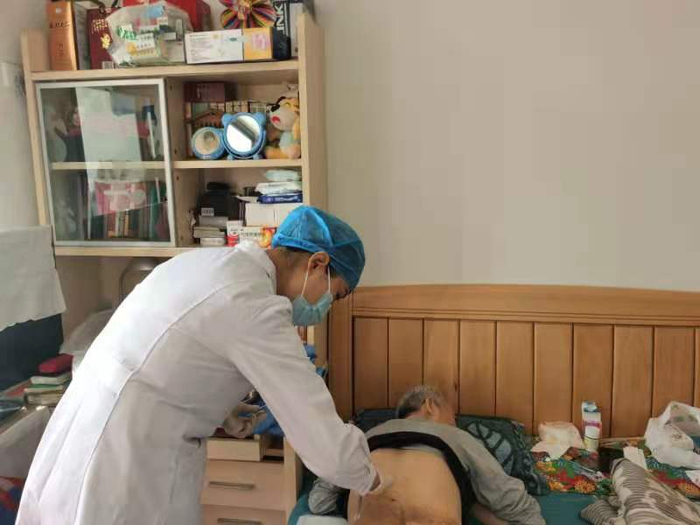 伤口造口专科护士、刘静护士长上门服务