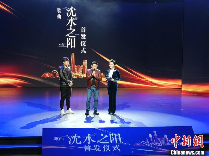 首发仪式现场。　李晛 摄