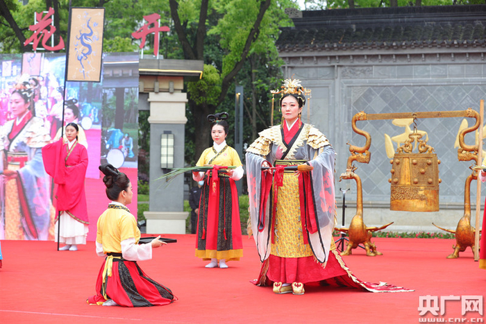 上海宝山罗店花神庙会举办（央广网发 宝山区罗店镇供图）