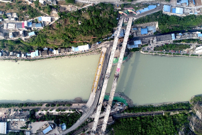 峨边大渡河特大桥（央广网发 四川铁投集团供图）