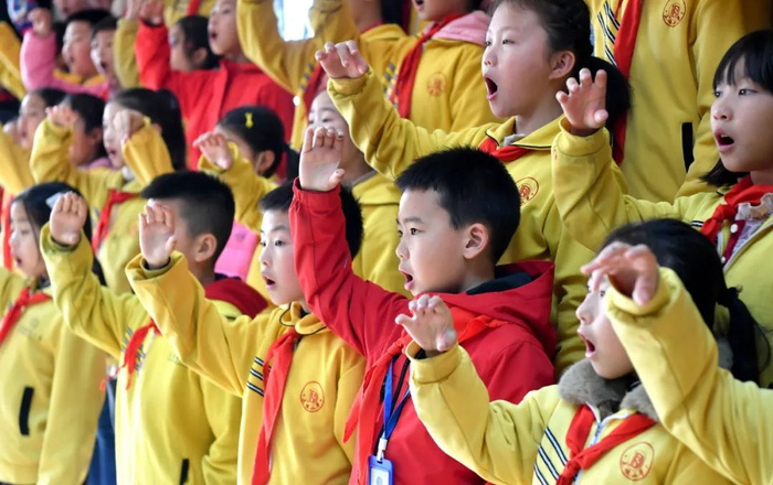 陕西省宝鸡市三迪小学的学生下午放学后进行合唱训练。刘潇 摄