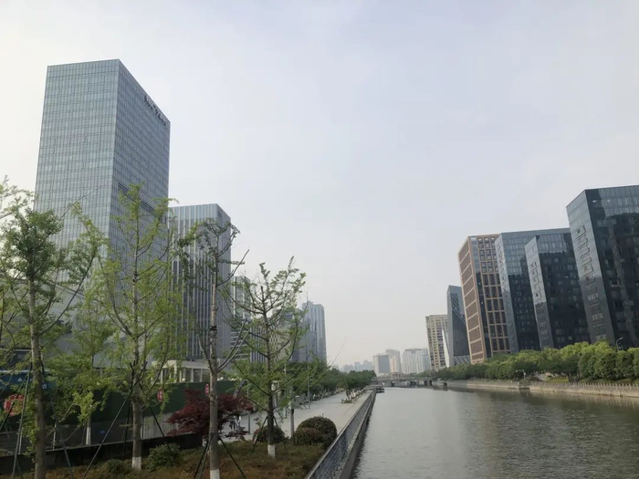 宁波东部新城 图片来源 / 燃财经拍摄