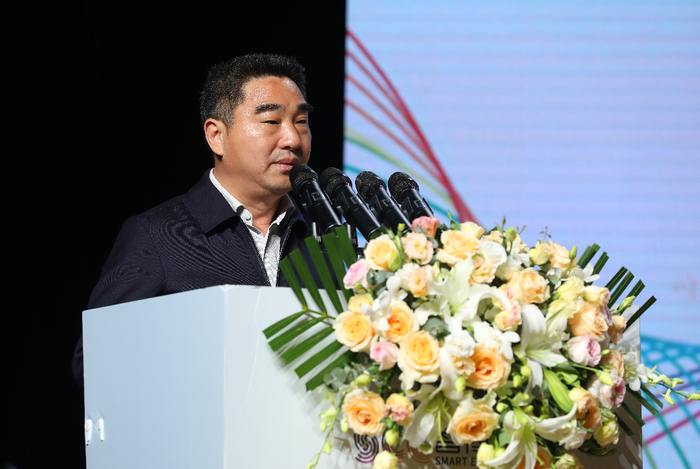 巴南区委书记辛国荣致辞（央广网发 主办方供图） 