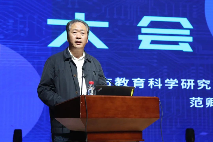 重庆市教育科学研究院党委书记、副院长范卿泽总结讲话（央广网发 育才中学供图）