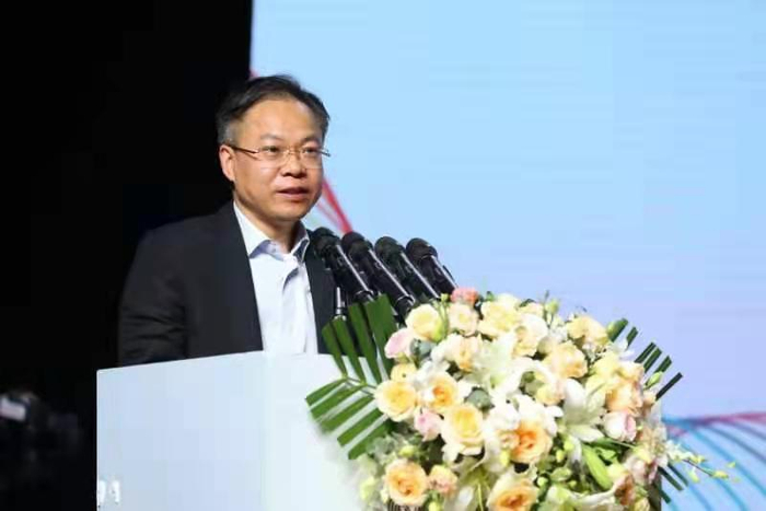 重庆市经济和信息化委员会党组书记、主任陈金山致辞（央广网发 主办方供图）  