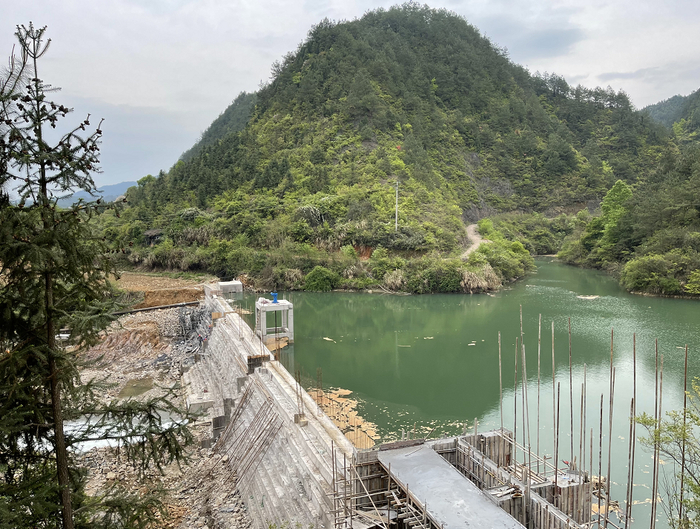 ▲江西省九江市修水县黄坊水电站大坝重建 苏南/摄