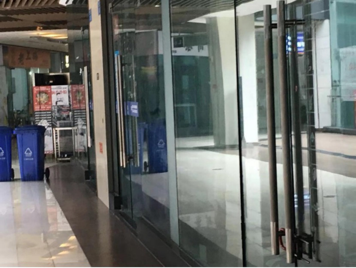 观音桥附近某商业中心二楼（央广网发 林利摄）