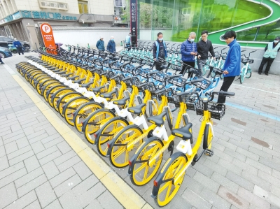 4月1日，郑州首批新款共享单车在经三路黄河路口附近开始投放