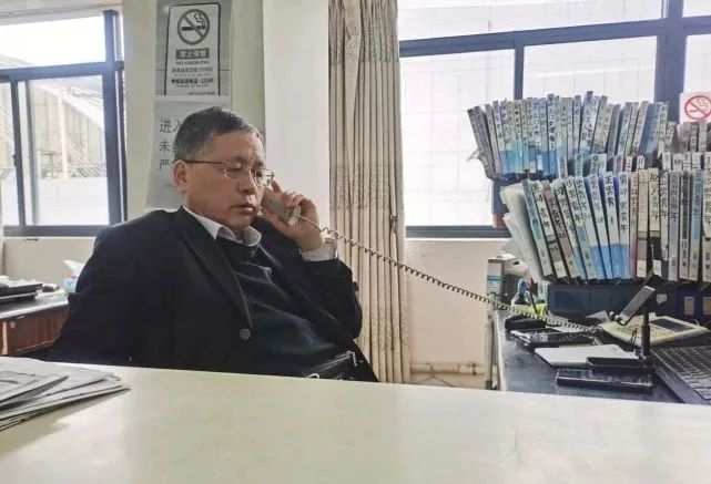 工作中的李继延。《等深线》记者 倪兆中 摄