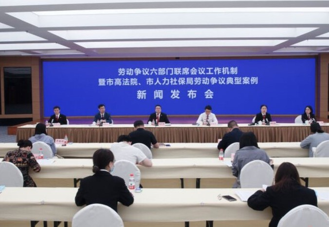 新闻发布会现场（央广网发 重庆市高级人民法院供图）