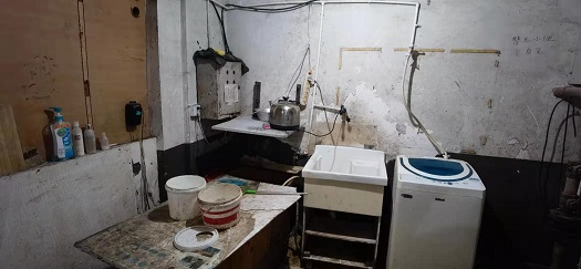 图说：住宿人员在内洗衣服做饭